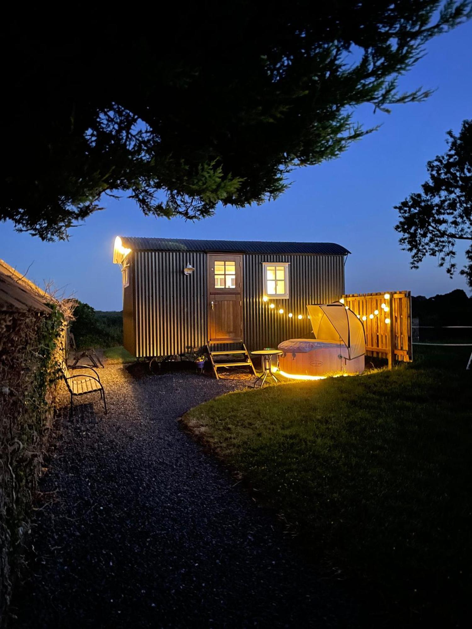 Villa Sheelin Huts Blue, Hot-Tub Available From 1St April Until 1St November Cavan Exterior foto